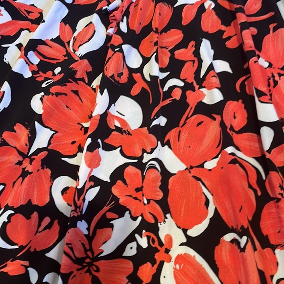 Blouse with shorts sleeves with round neck and bow - Picture 2 of 9